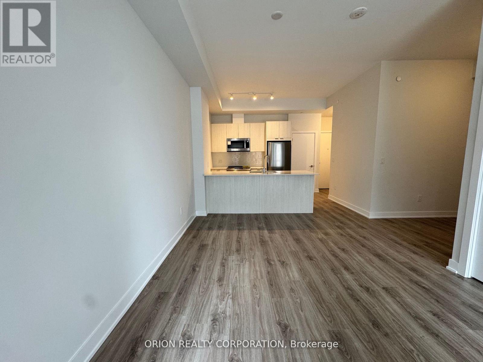 302 - 430 Square One Drive, Mississauga, Ontario  L5B 0L6 - Photo 6 - W12145544