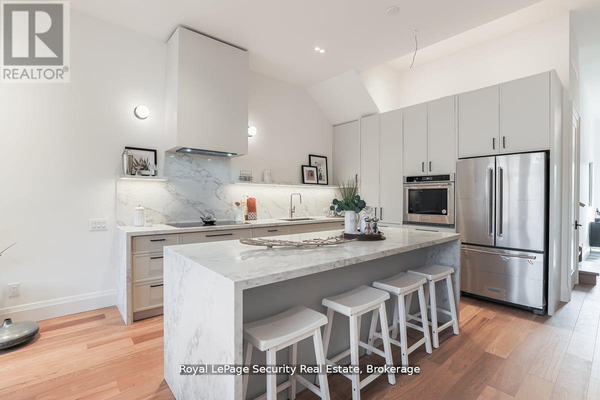 604 Ridelle Avenue, Toronto, Ontario  M6B 1K9 - Photo 8 - W12145545