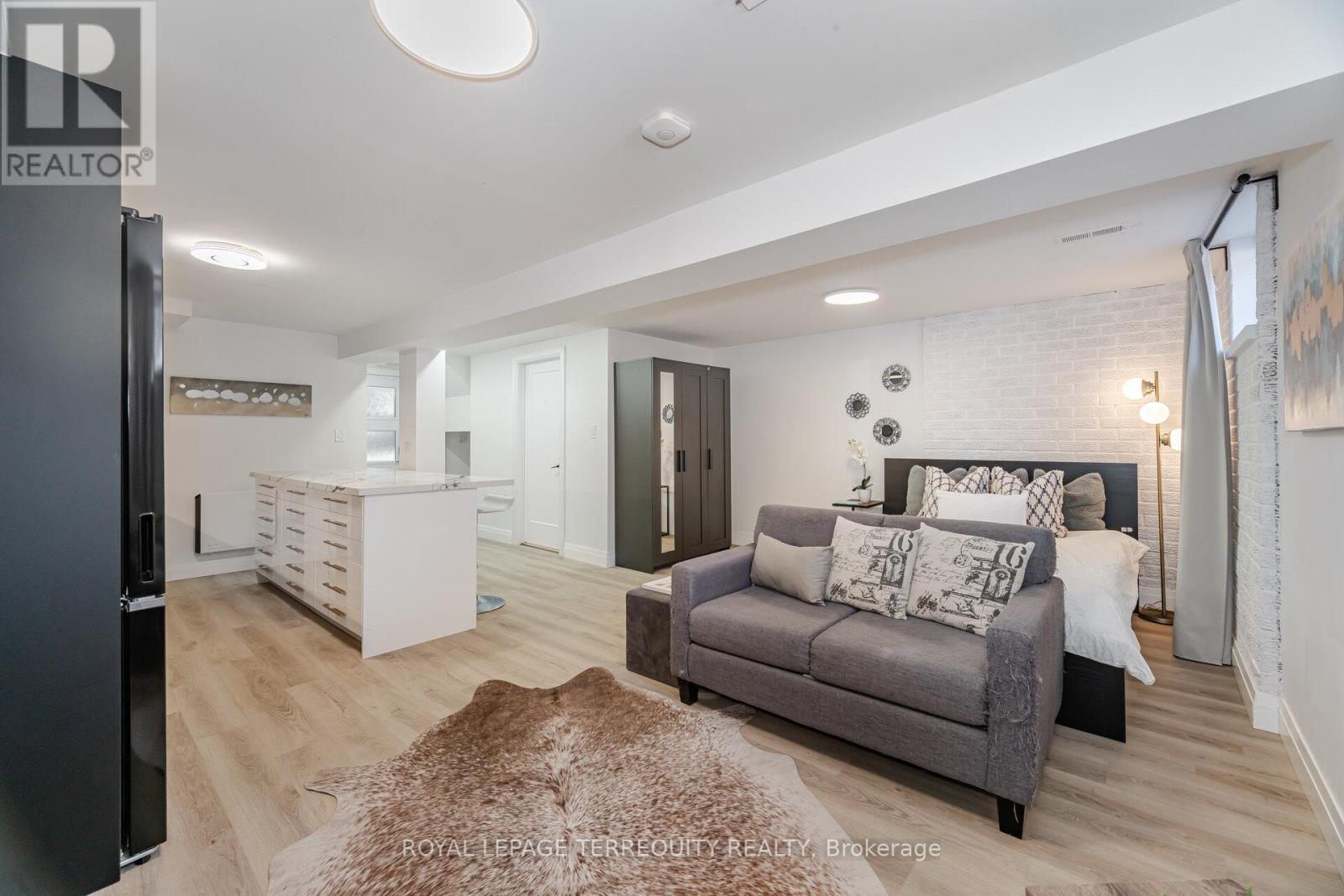 22 Dellbrook Crescent, Toronto, Ontario  M9L 1E2 - Photo 32 - W12145546