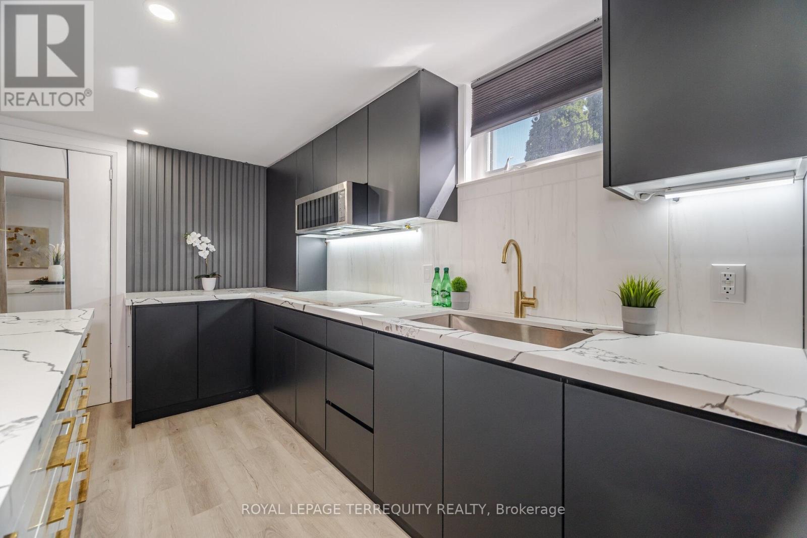 22 Dellbrook Crescent, Toronto, Ontario  M9L 1E2 - Photo 39 - W12145546