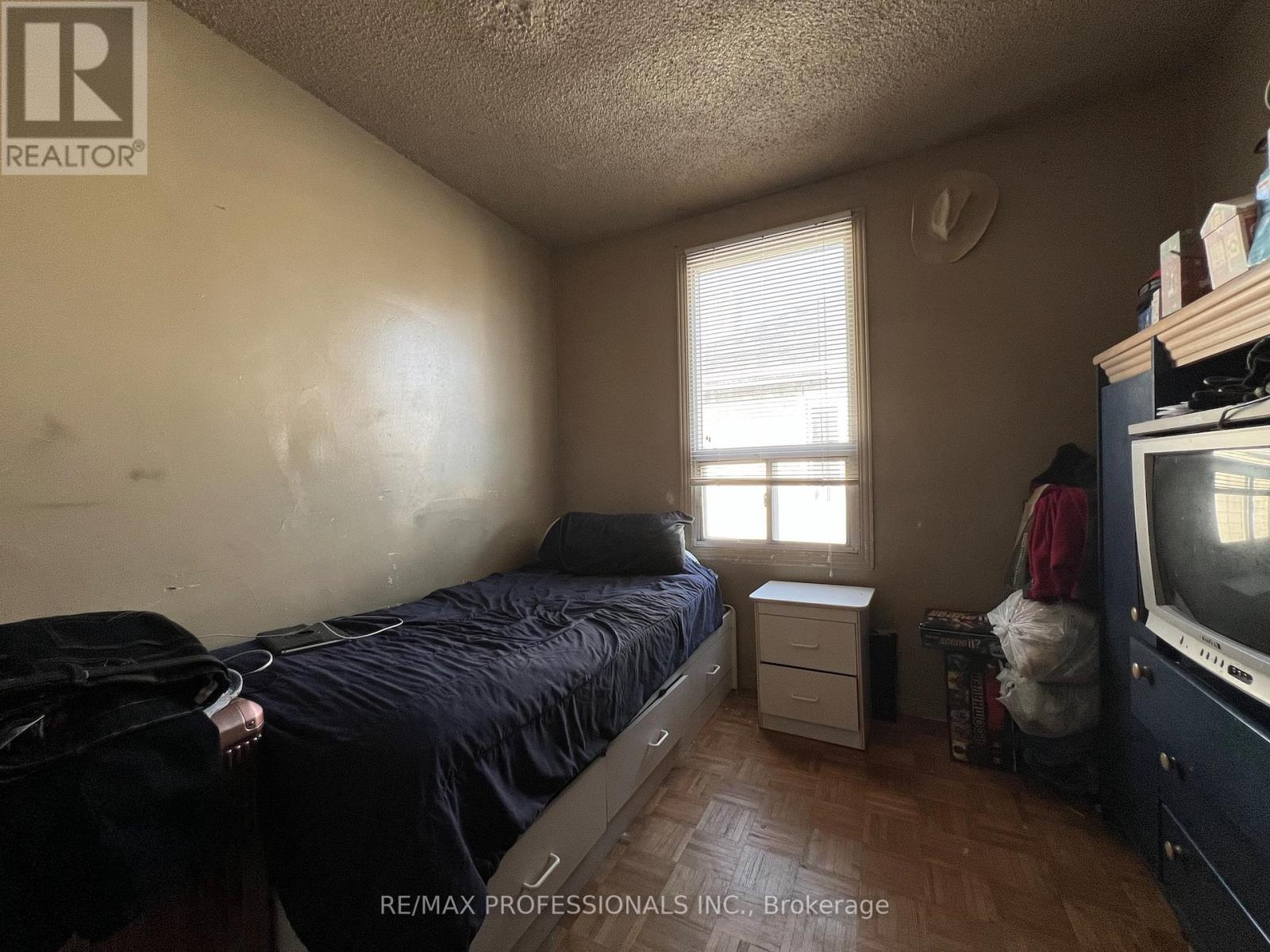 4 Locust Street, Toronto, Ontario  M6M 4N2 - Photo 18 - W12145584