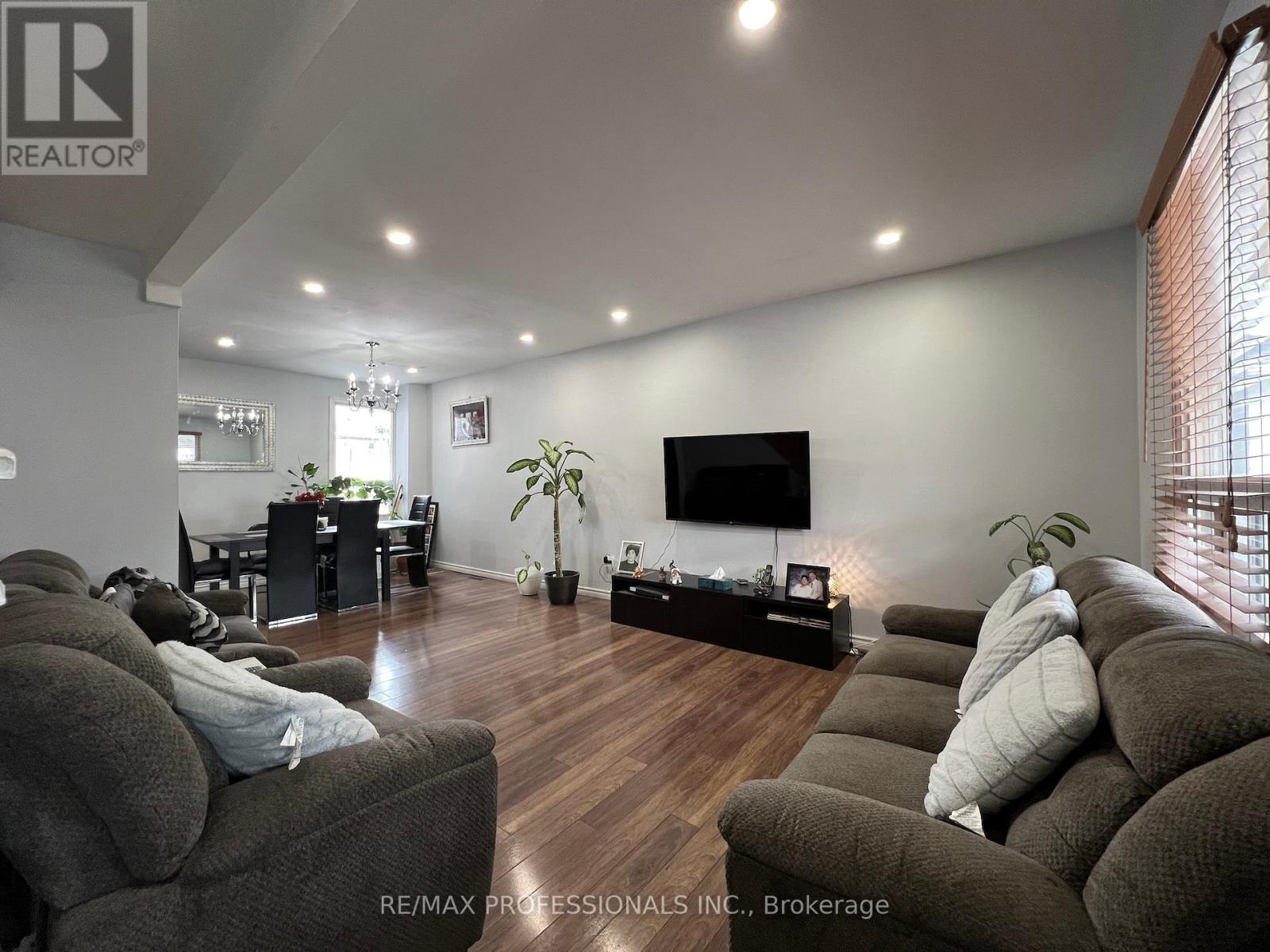 4 Locust Street, Toronto, Ontario  M6M 4N2 - Photo 5 - W12145584