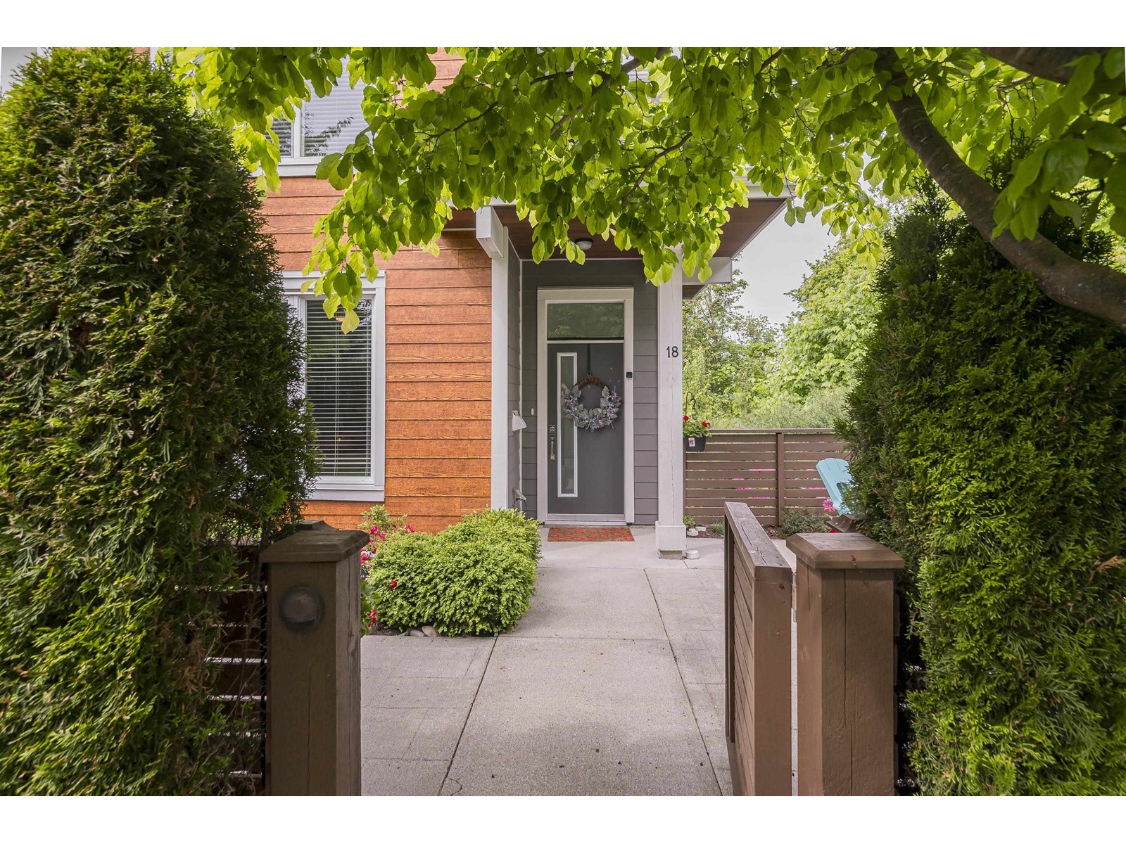 Property at 18 2958 159 STREET image 3