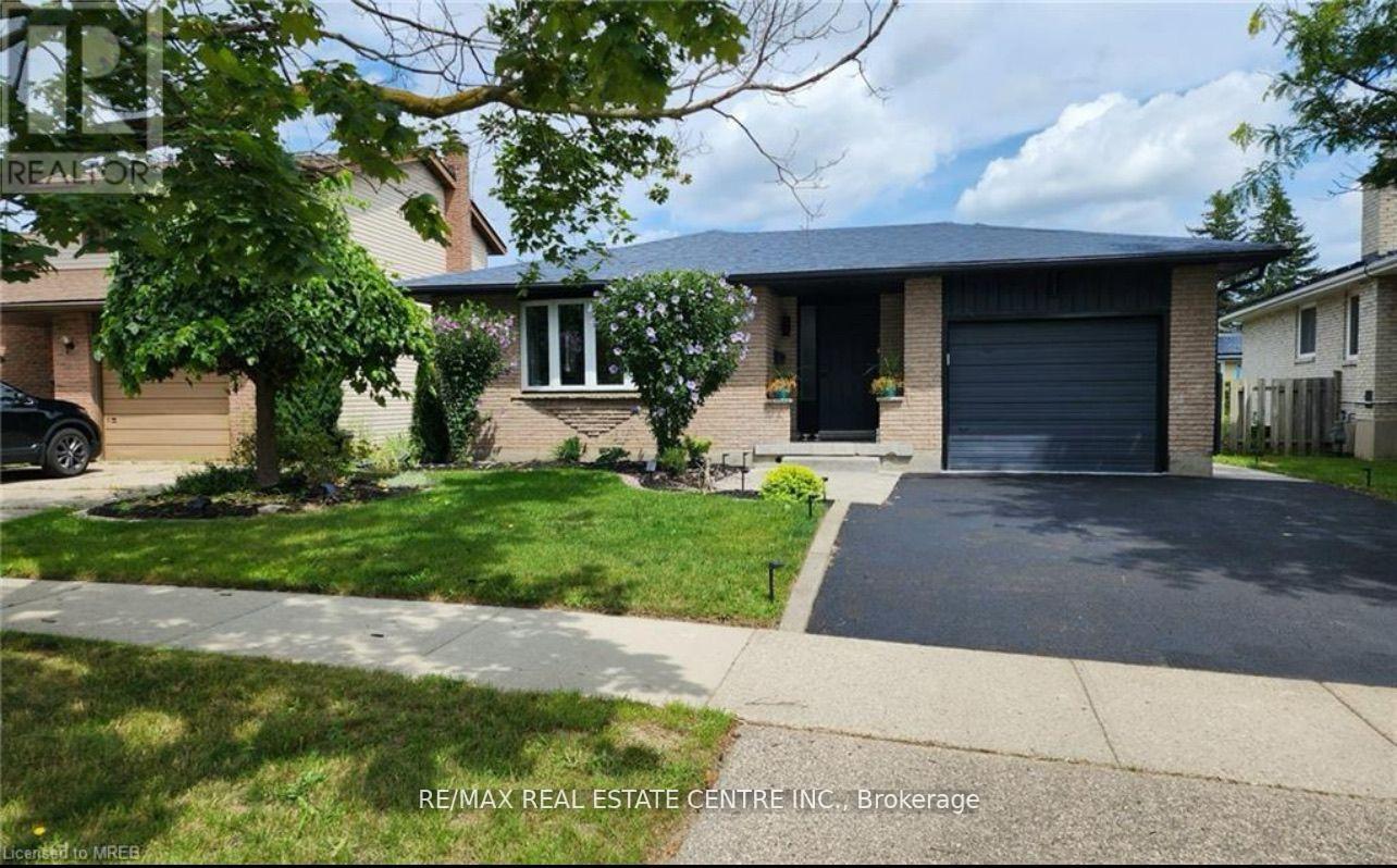 UPPER LEVEL - 136 THE COUNTRY WAY, Kitchener, Ontario