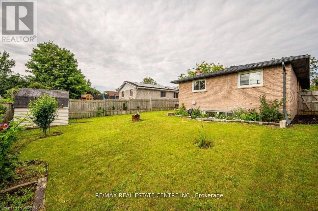 Upper Level - 136 The Country Way, Kitchener, Ontario  N2E 2L2 - Photo 26 - X12145560