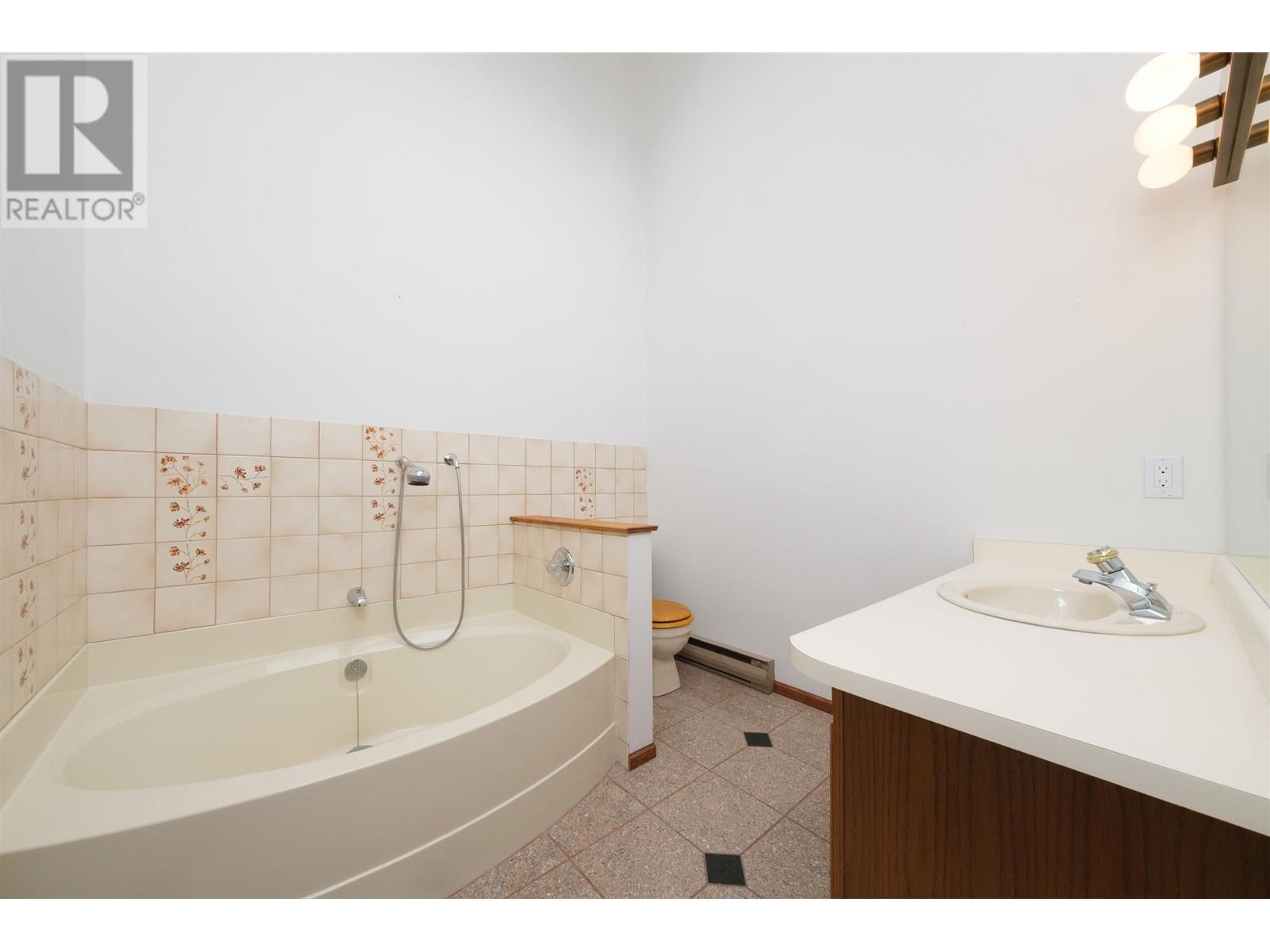 1151 Montroyal Boulevard, North Vancouver, British Columbia  V7R 2H8 - Photo 15 - R3002351