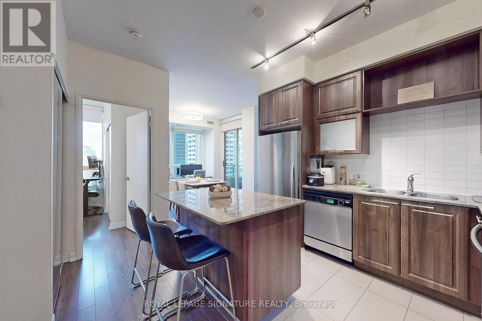 1003 - 500 Sherbourne Street, Toronto, Ontario  M4X 1L1 - Photo 8 - C12145732