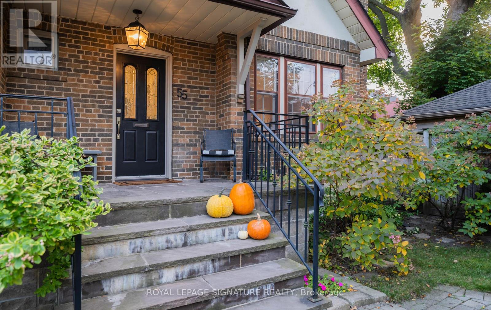 55 Old Orchard Grove, Toronto, Ontario  M5M 2C8 - Photo 4 - C12145748