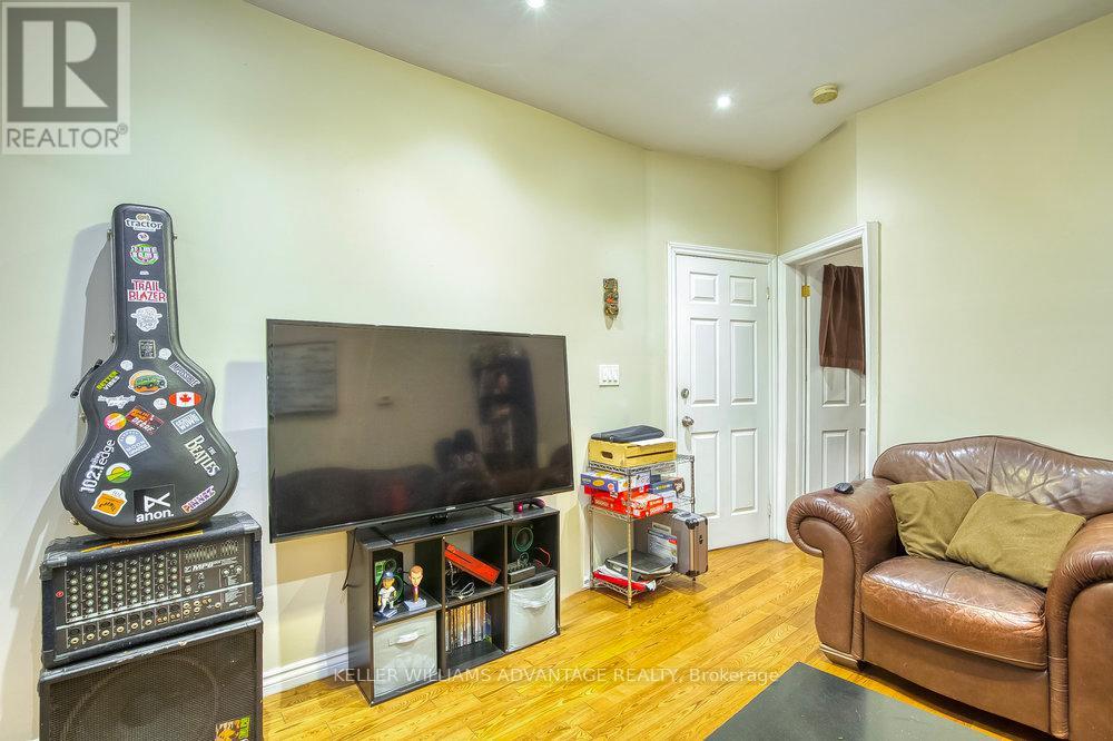 218 Broadview Avenue, Toronto, Ontario  M4M 2G5 - Photo 8 - E12145661