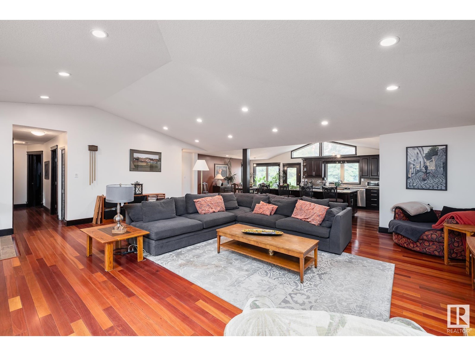 Property at 16 QUESNELL CR NW image 5