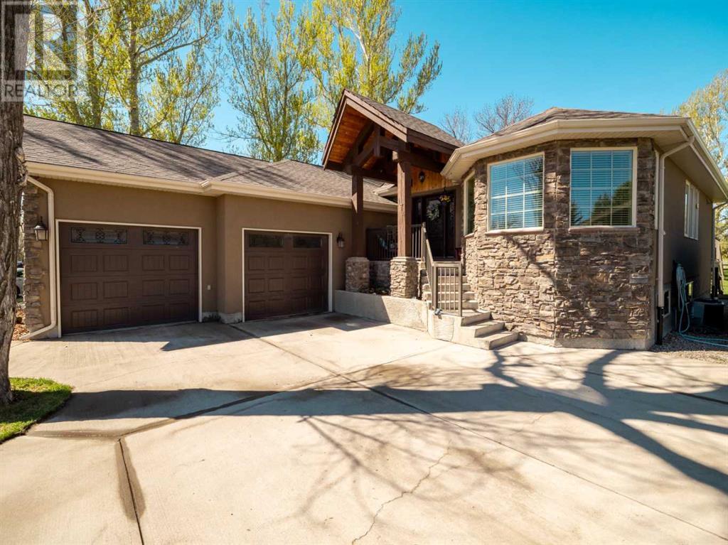 174 S 3rd Street E, Magrath, Alberta  T0K 1J0 - Photo 1 - A2219842