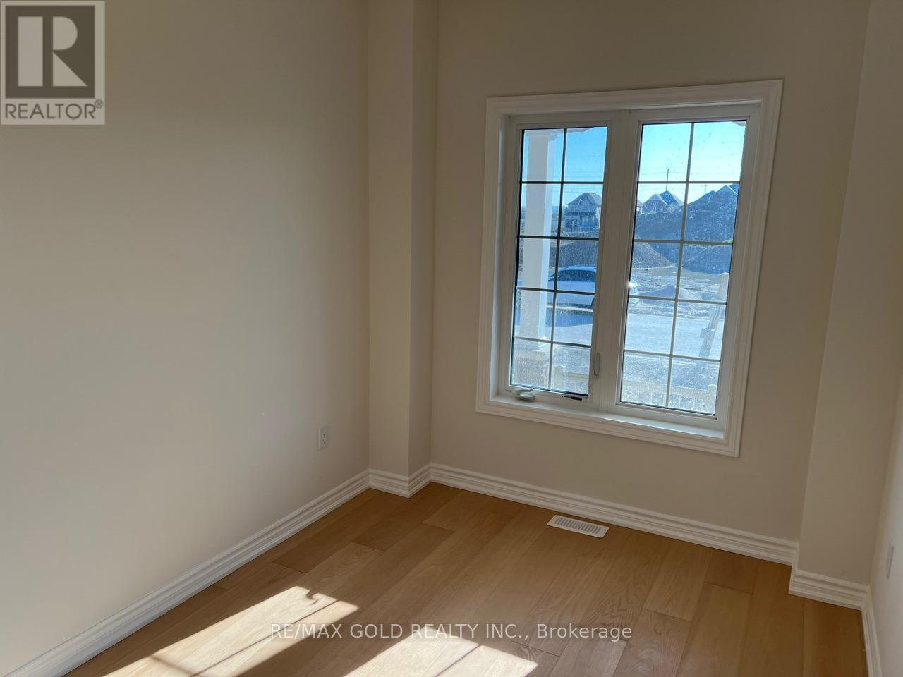 31 Lawrence D. Pridham Avenue, New Tecumseth, Ontario  L9R 0X1 - Photo 8 - N12145641