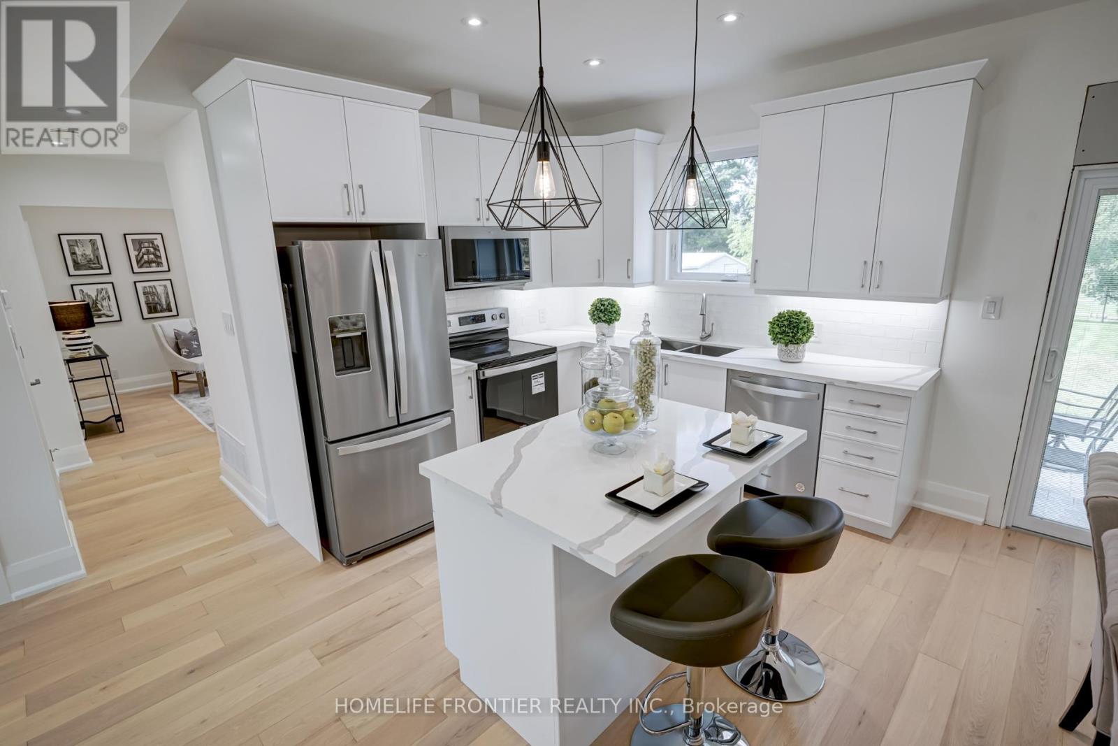 68 Shannon Road, East Gwillimbury, Ontario  L0G 1M0 - Photo 7 - N12145682