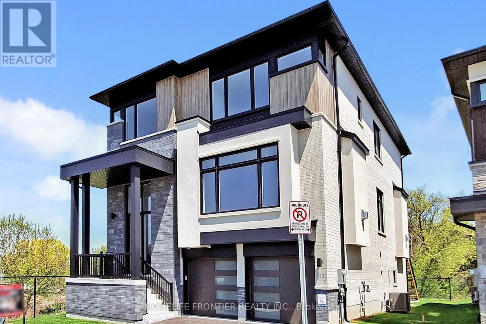 23 Kingwood Lane, Aurora, Ontario  L4G 3Z7 - Photo 2 - N12145686
