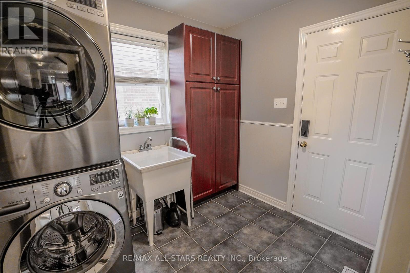 3 Furlan Court, Uxbridge, Ontario  L9P 1Z8 - Photo 9 - N12145713