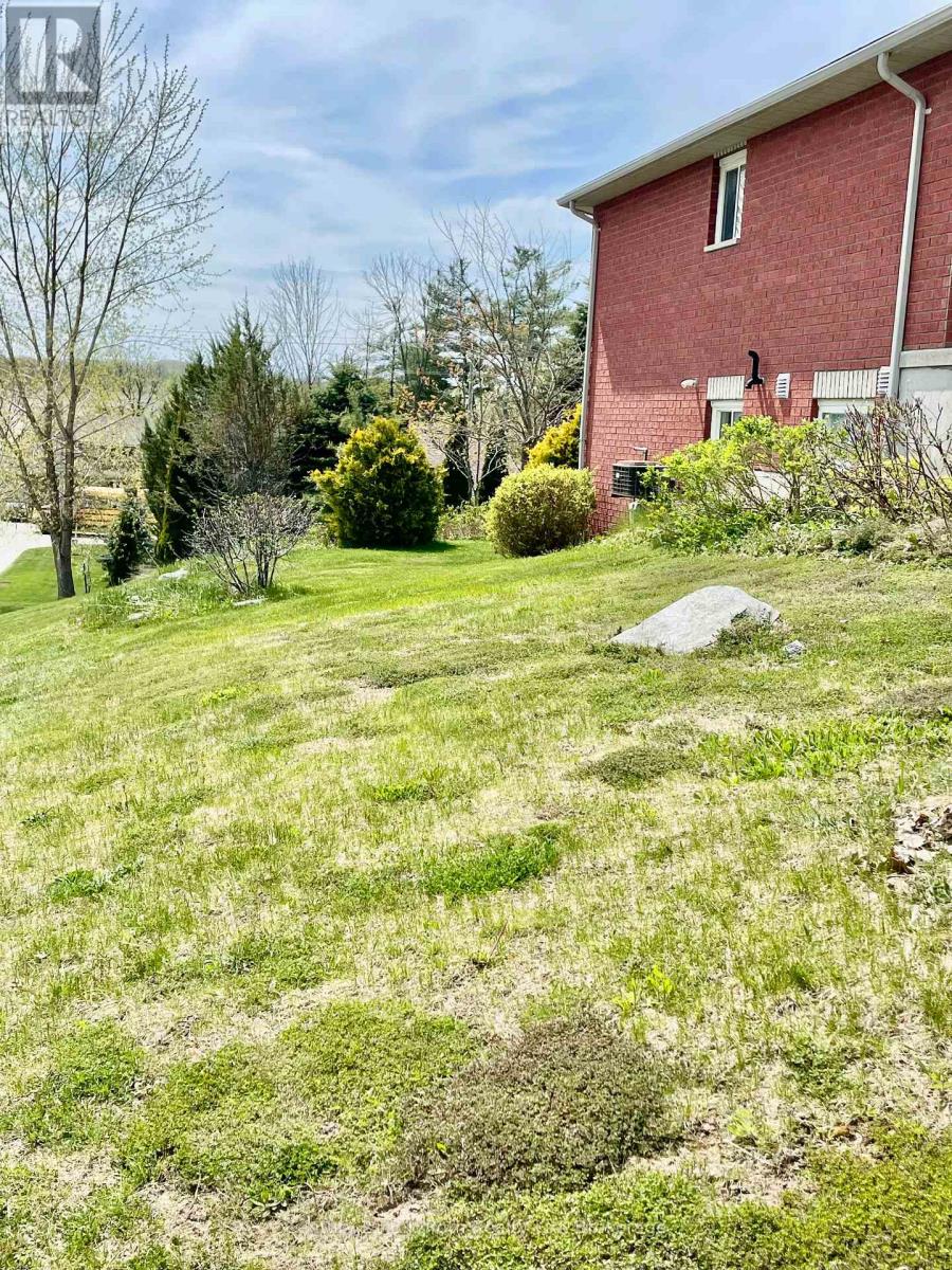 94 Maria Street, Penetanguishene, Ontario  L9M 2H8 - Photo 8 - S12094437