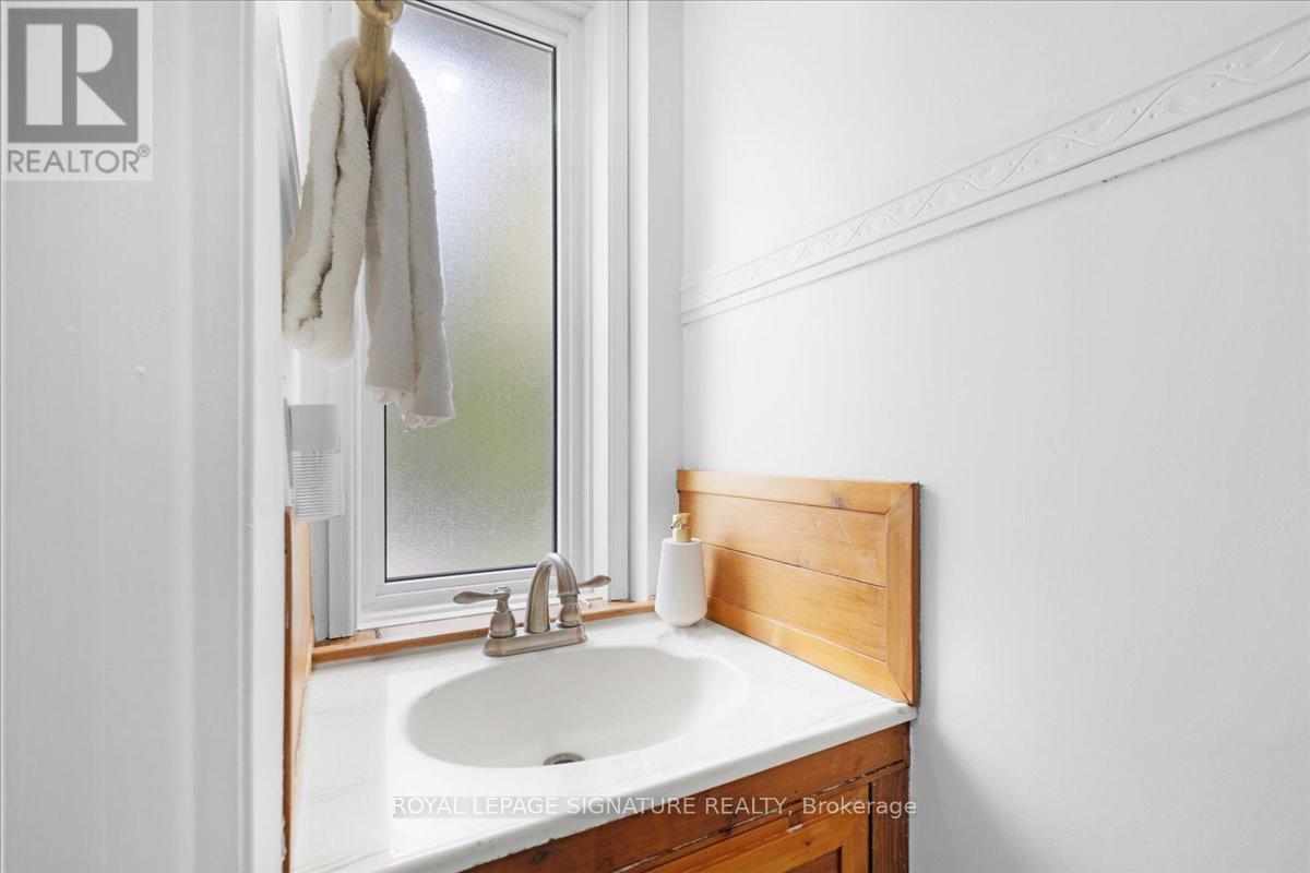 5 Royal York Road, Toronto, Ontario  M8V 2S8 - Photo 15 - W12145643
