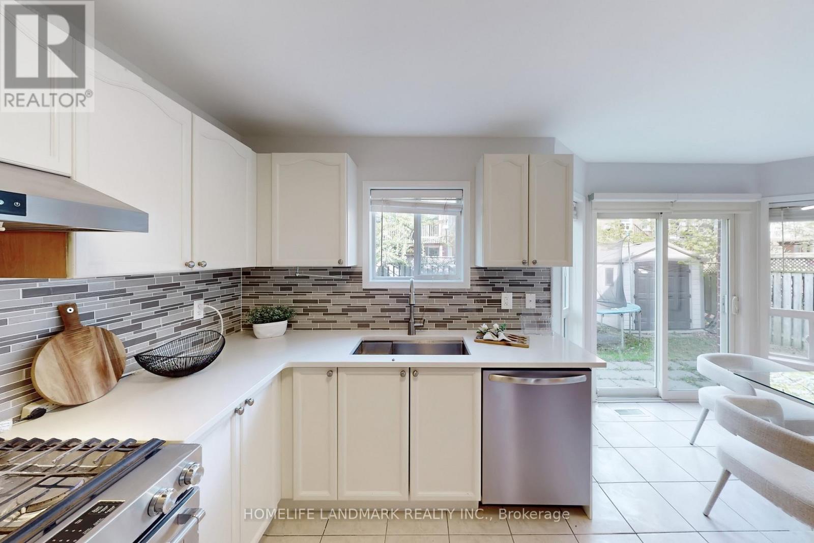 2151 Orchard Road, Burlington, Ontario  L7L 7K6 - Photo 6 - W12145648