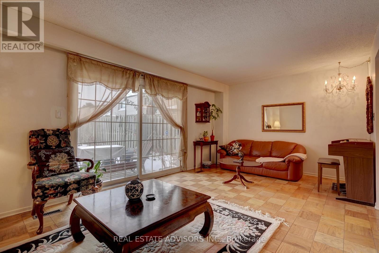 47 - 3175 Kirwin Avenue, Mississauga, Ontario  L5A 3M4 - Photo 3 - W12145660