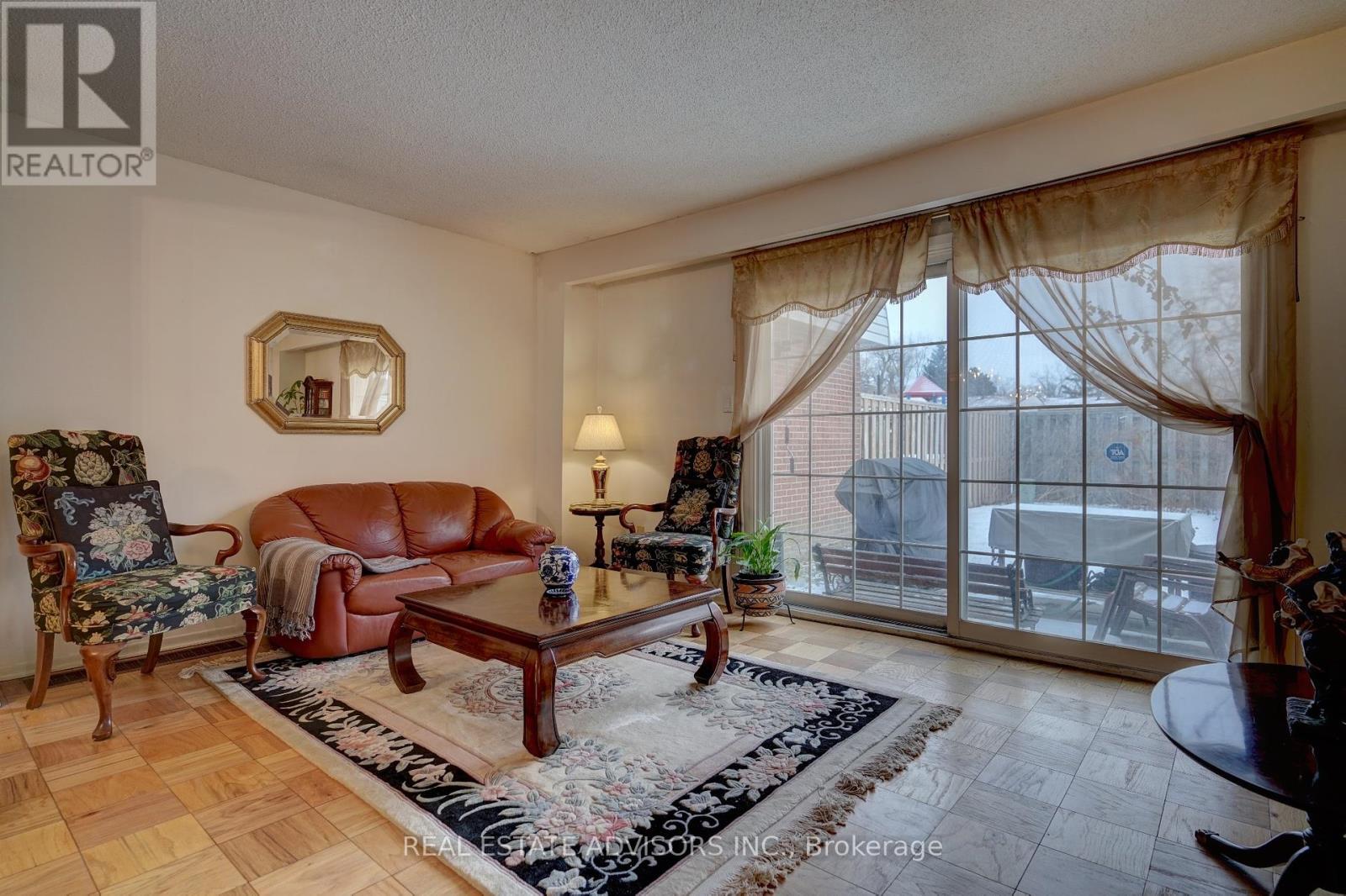 47 - 3175 Kirwin Avenue, Mississauga, Ontario  L5A 3M4 - Photo 4 - W12145660