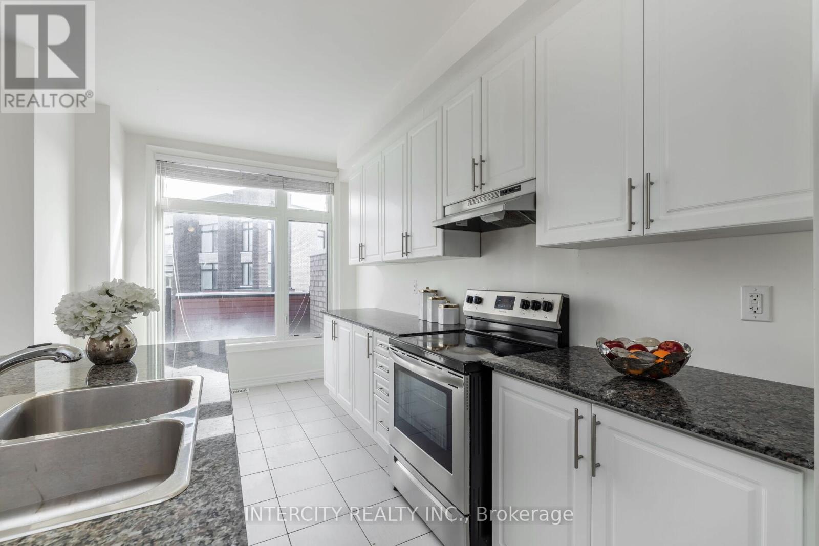9 Queenpost Drive, Brampton (Credit Valley), Ontario  L6Y 6L2 - Photo 22 - W12145685