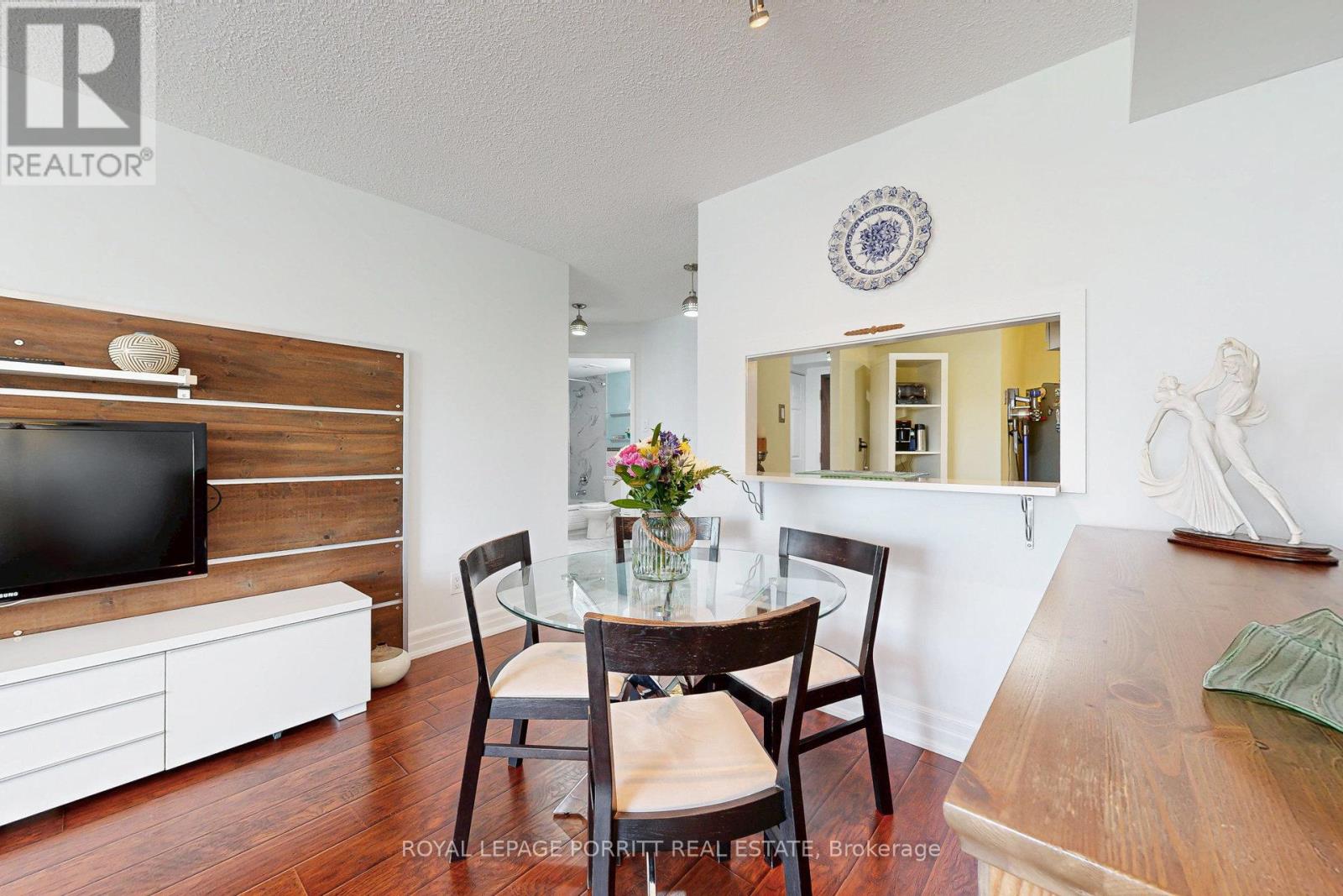 1017 - 1485 Lakeshore Road E, Mississauga, Ontario  L5E 3G2 - Photo 12 - W12145725
