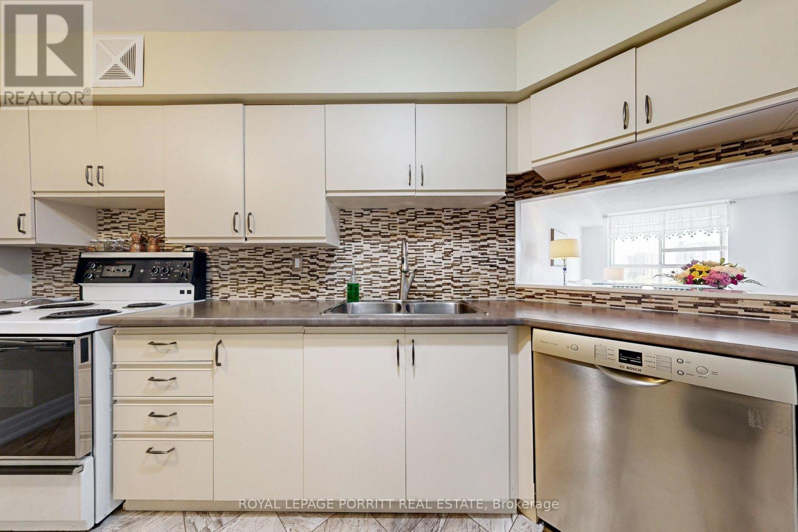 1017 - 1485 Lakeshore Road E, Mississauga, Ontario  L5E 3G2 - Photo 15 - W12145725