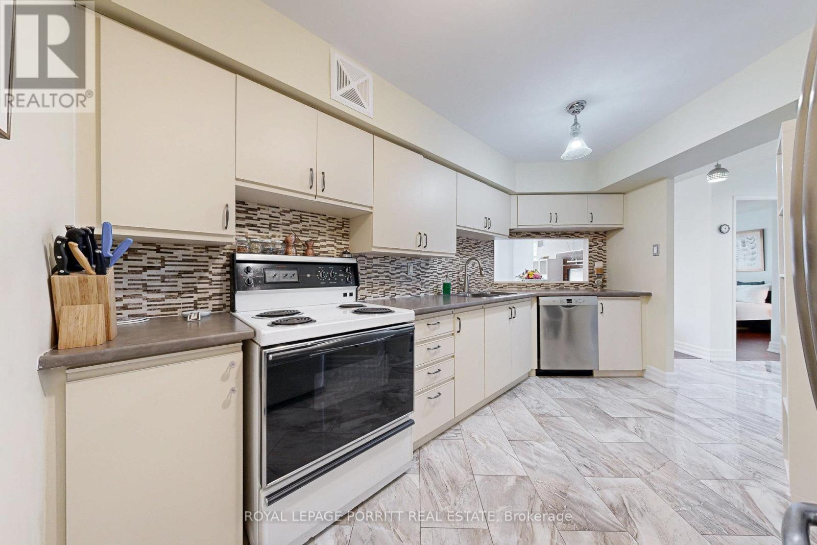 1017 - 1485 Lakeshore Road E, Mississauga, Ontario  L5E 3G2 - Photo 16 - W12145725