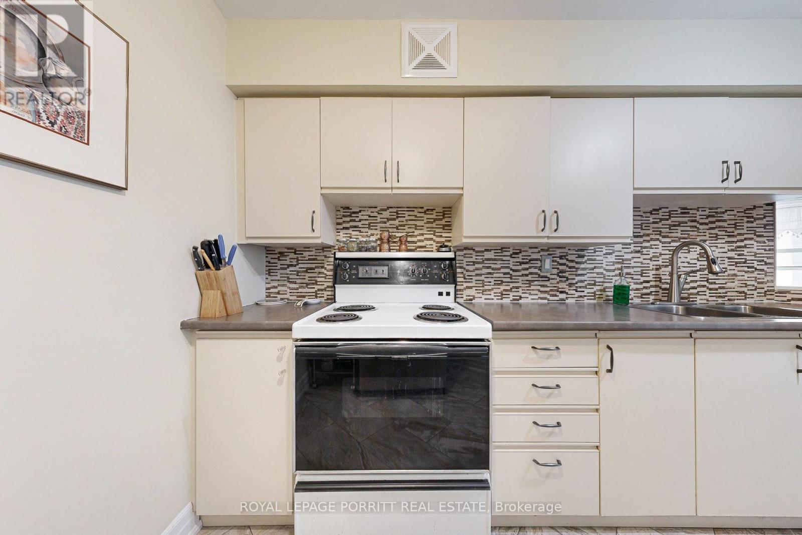 1017 - 1485 Lakeshore Road E, Mississauga, Ontario  L5E 3G2 - Photo 18 - W12145725