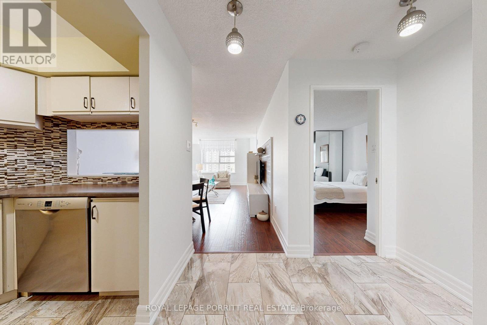 1017 - 1485 Lakeshore Road E, Mississauga (Lakeview), Ontario  L5E 3G2 - Photo 19 - W12145725