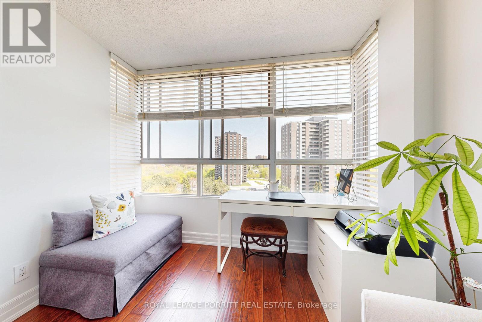 1017 - 1485 Lakeshore Road E, Mississauga, Ontario  L5E 3G2 - Photo 21 - W12145725