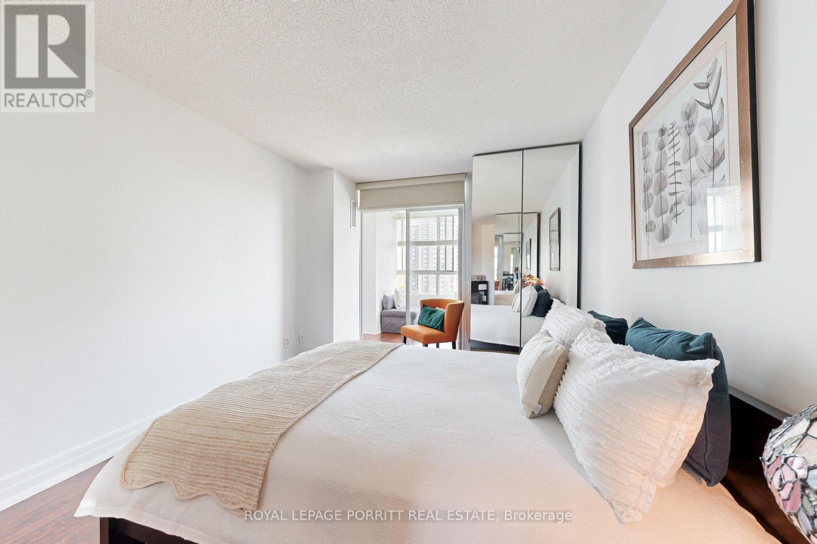 1017 - 1485 Lakeshore Road E, Mississauga, Ontario  L5E 3G2 - Photo 23 - W12145725