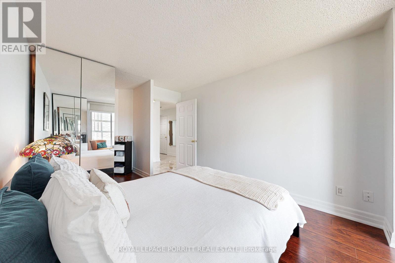 1017 - 1485 Lakeshore Road E, Mississauga, Ontario  L5E 3G2 - Photo 25 - W12145725
