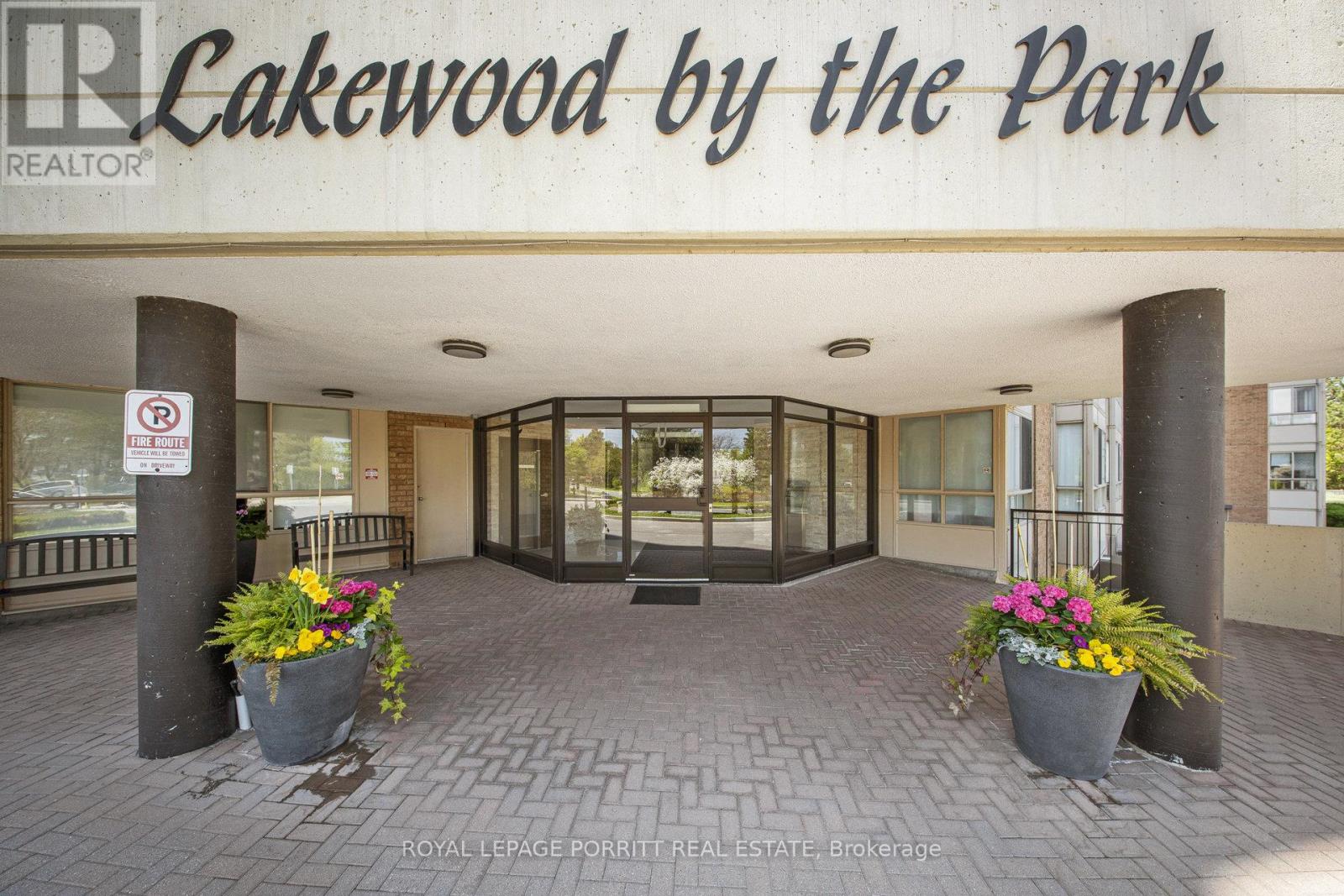 1017 - 1485 Lakeshore Road E, Mississauga, Ontario  L5E 3G2 - Photo 5 - W12145725