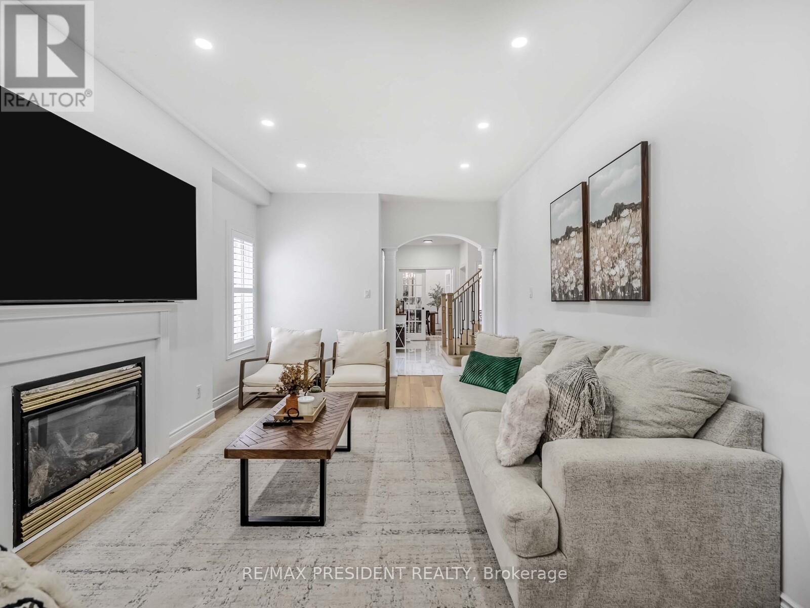 14 Braddock Drive, Brampton (Fletcher's Meadow), Ontario  L7A 3T5 - Photo 8 - W12145734