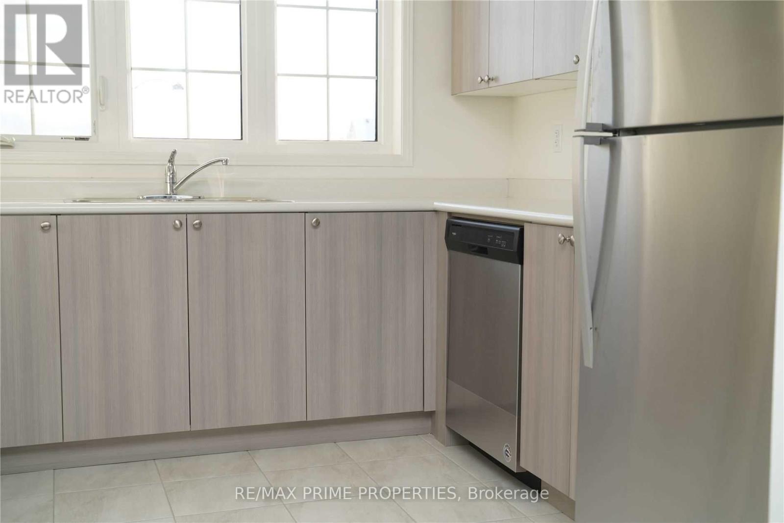 2771 Deputy Minister Path, Oshawa, Ontario  L1L 0M7 - Photo 3 - E12145753