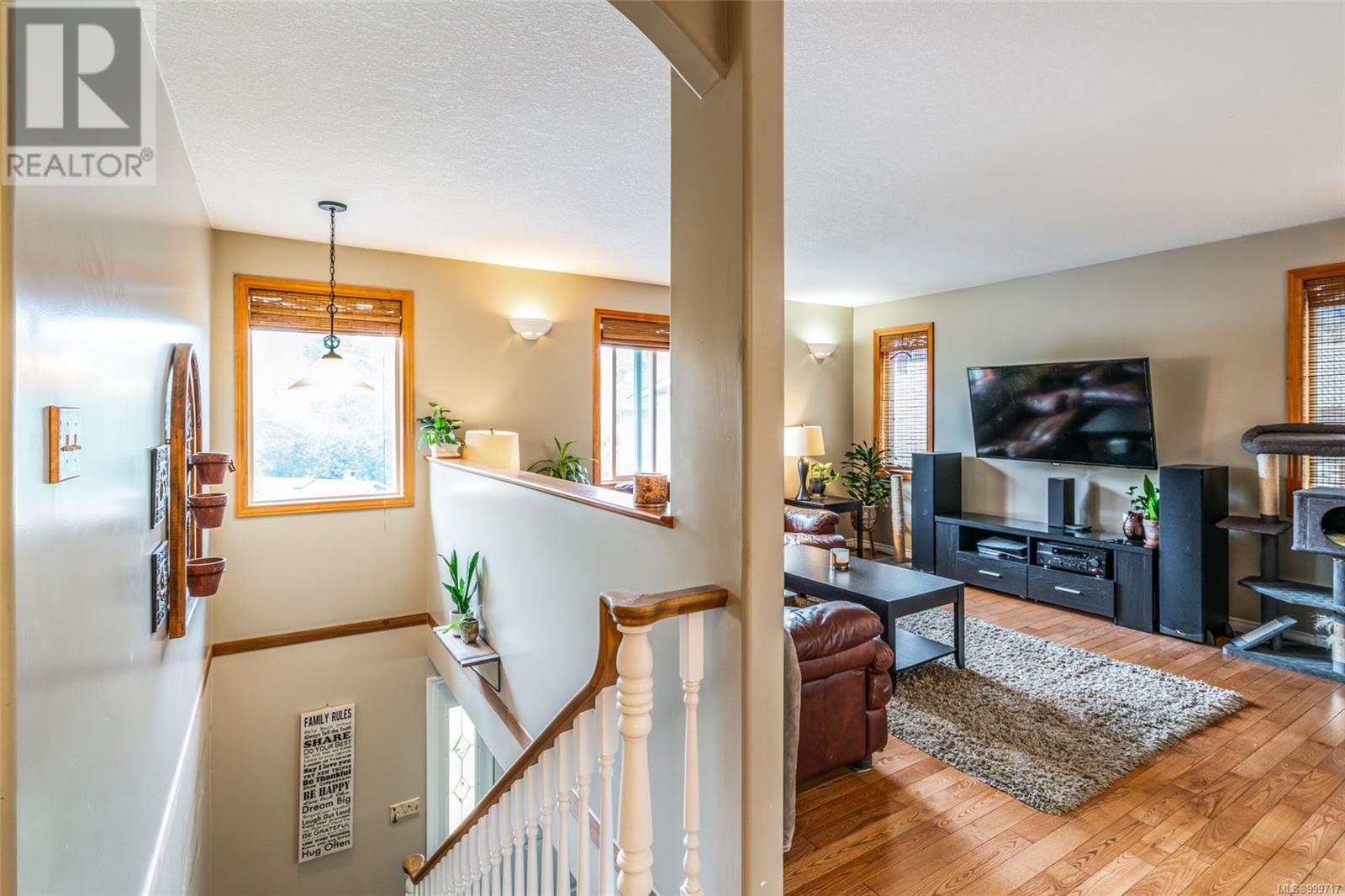 Property at 116 Cory Pl image 2