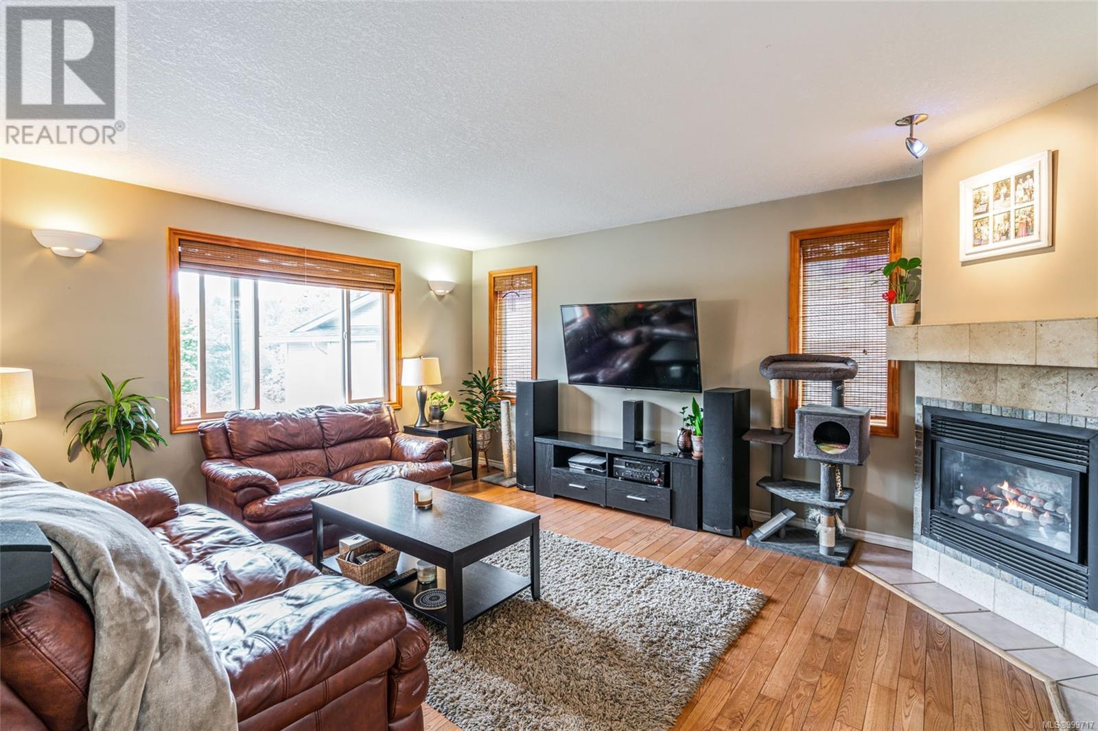 Property at 116 Cory Pl image 3