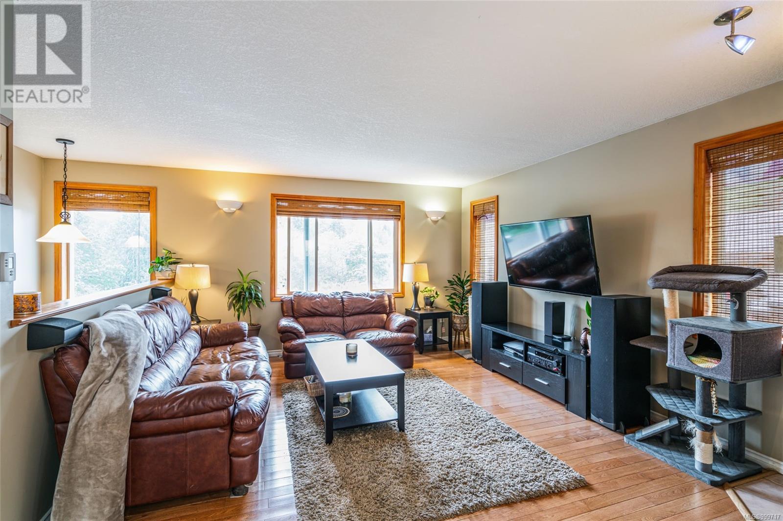 Property at 116 Cory Pl image 4