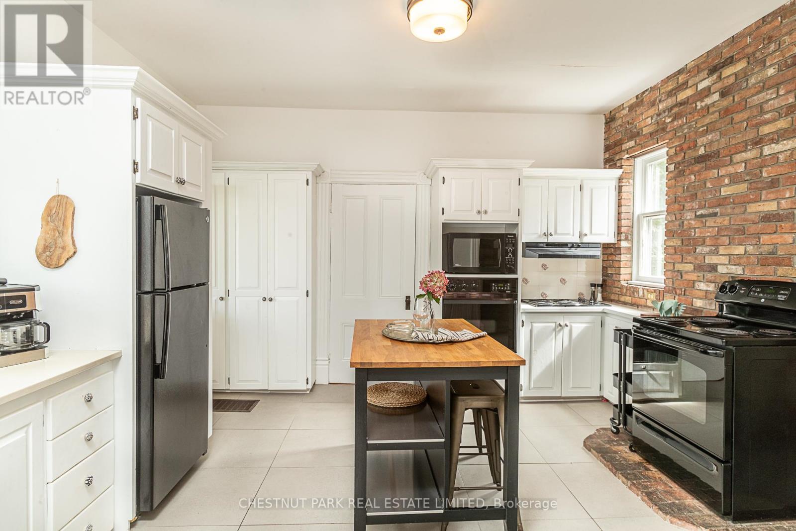 13435 Loyalist Parkway, Prince Edward County, Ontario  K0K 2T0 - Photo 13 - X12145602