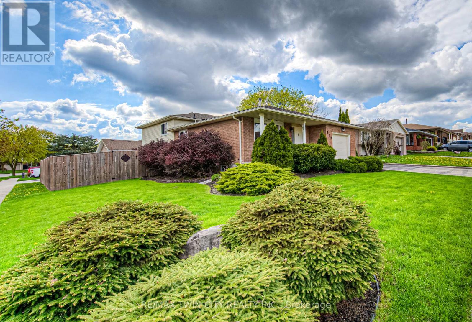 Property at 139 BRIERDALE DRIVE image 2