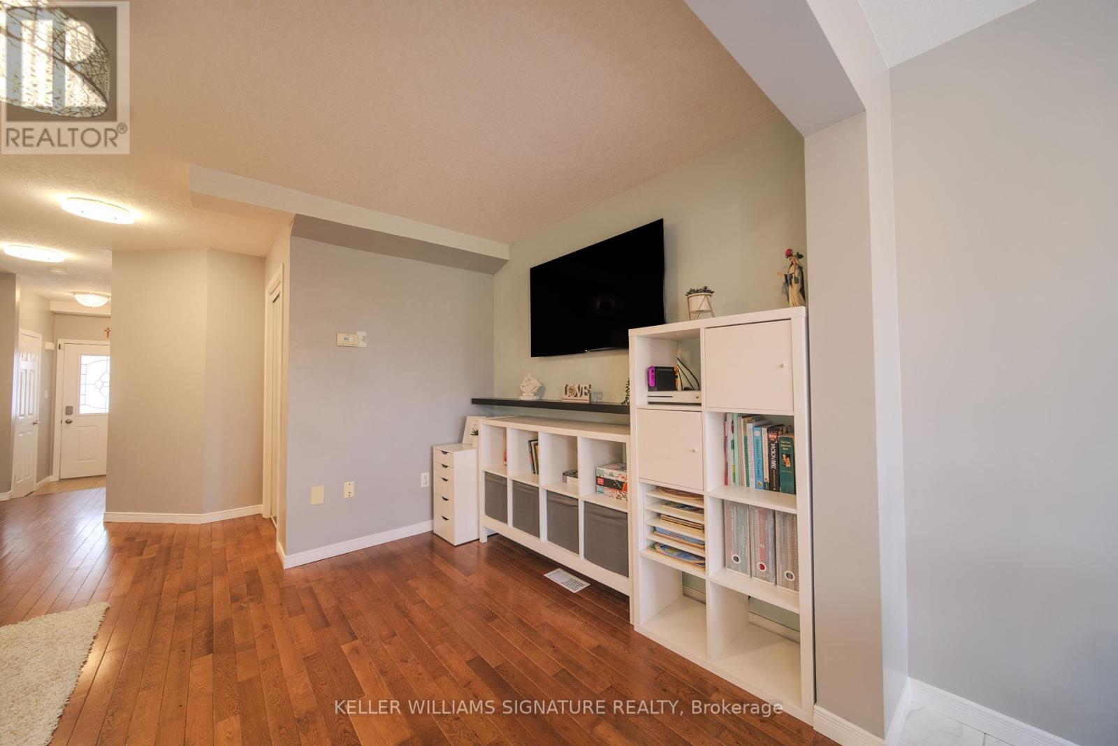 203 Langlaw Drive, Cambridge, Ontario  N1P 1E8 - Photo 11 - X12145683