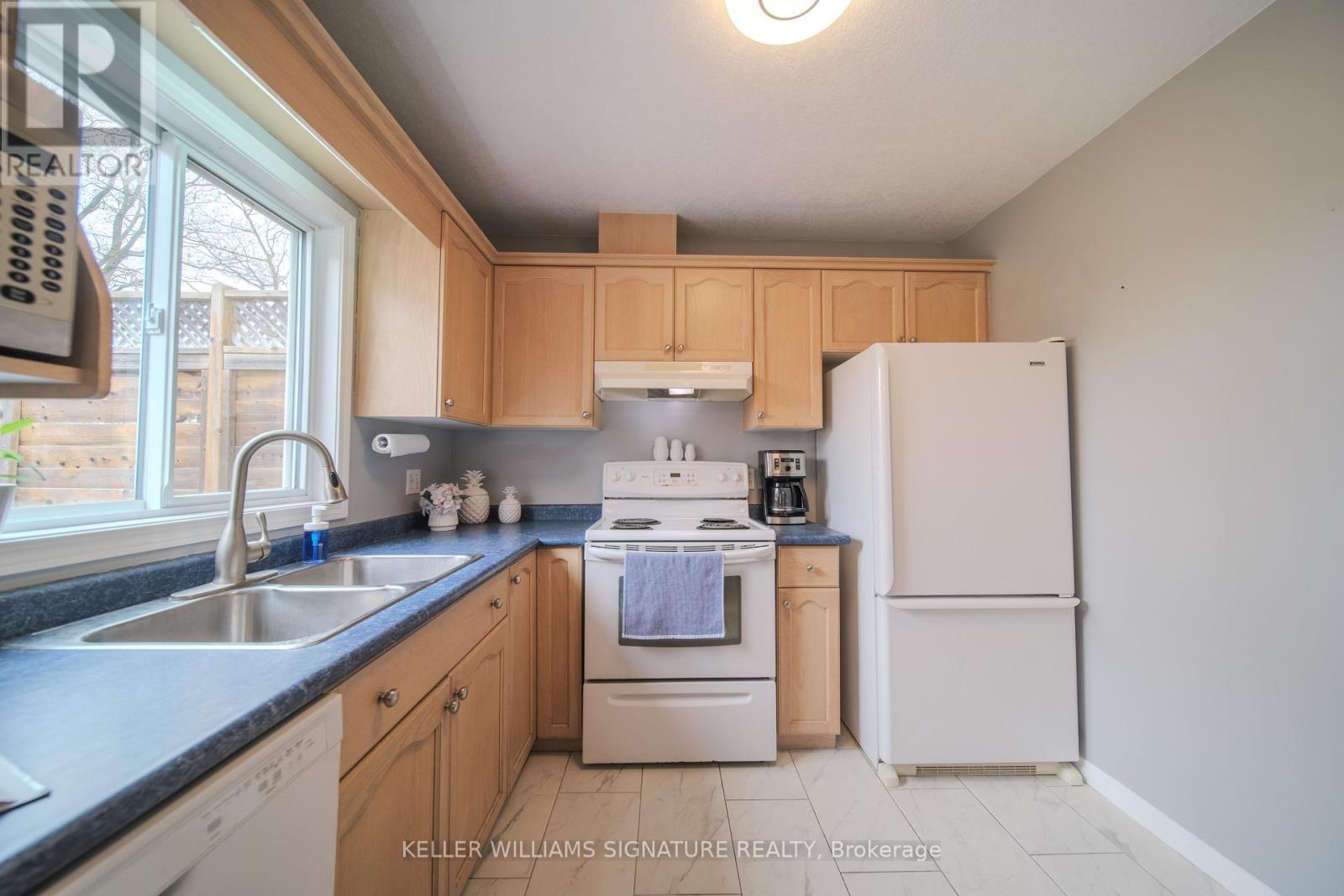 203 Langlaw Drive, Cambridge, Ontario  N1P 1E8 - Photo 16 - X12145683