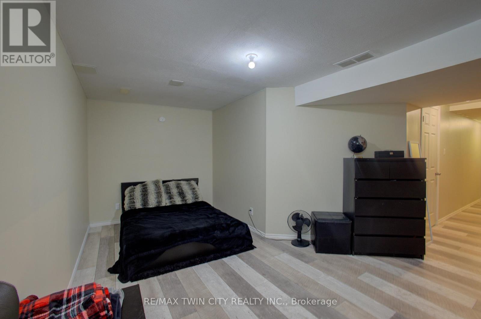 54 Curzon Crescent, Guelph, Ontario  N1K 1Z9 - Photo 18 - X12145692