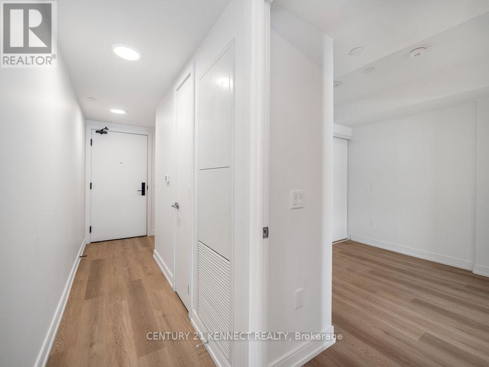 823 - 1 Jarvis Street, Hamilton, Ontario  L8R 0A8 - Photo 3 - X12145715
