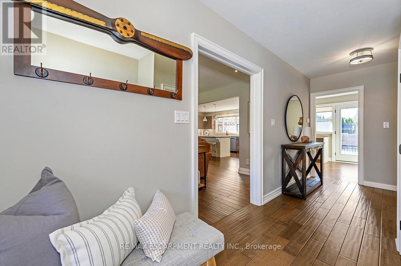 585 Deborah Crescent, Burlington, Ontario  L7T 2N2 - Photo 7 - W12144857