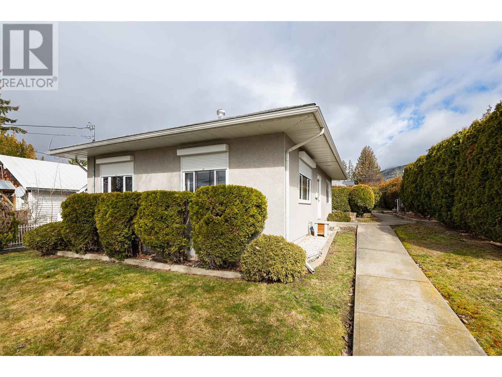 407 10th Avenue N, Creston, British Columbia  V0B 1G4 - Photo 5 - 10338808