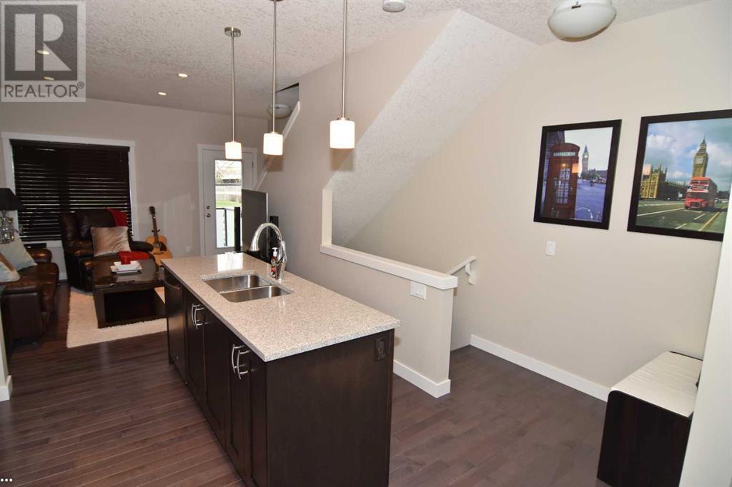 Property at 114, 28 Mcdougall Court NE image 3