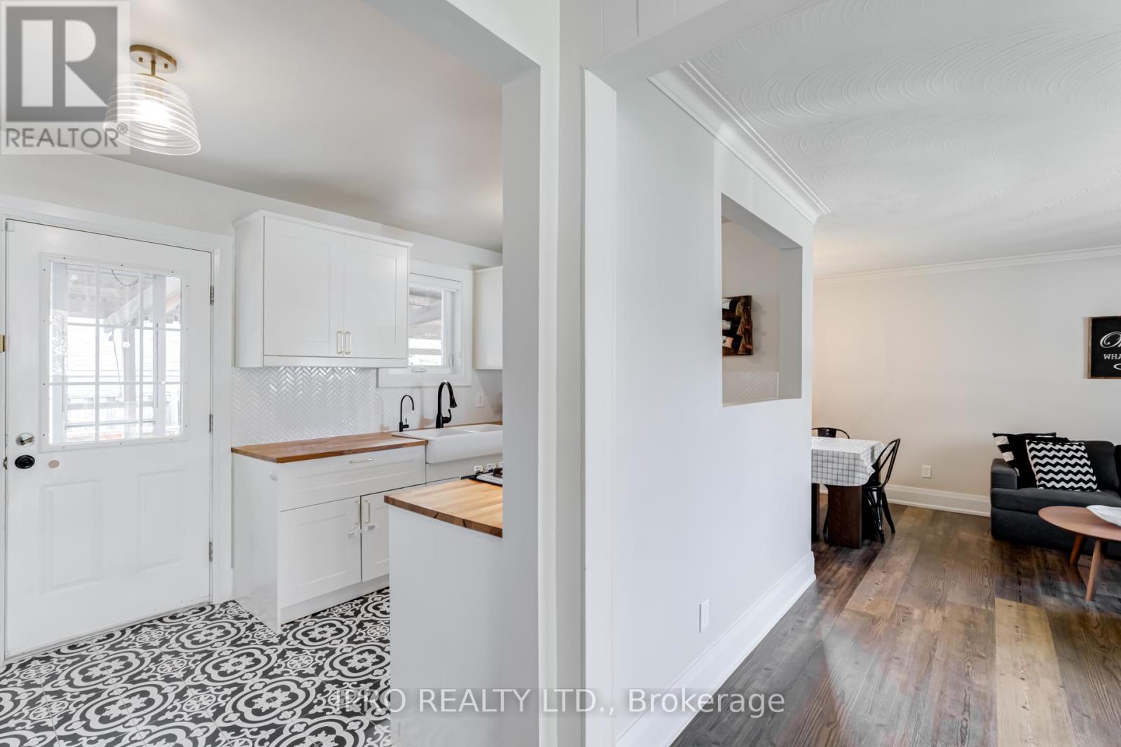 43 Sherwood Crescent, Brampton, Ontario  L6X 2C9 - Photo 13 - W12145750