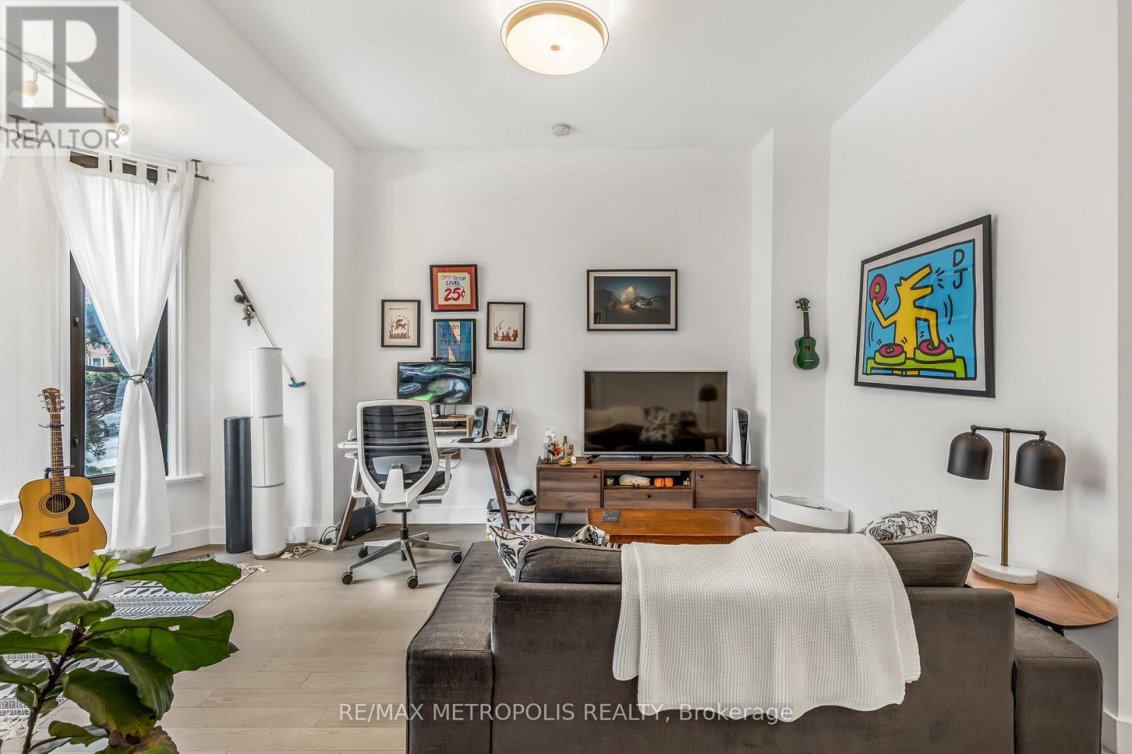 52 Fern Avenue, Toronto (Roncesvalles), Ontario  M6R 1K1 - Photo 6 - W12145760